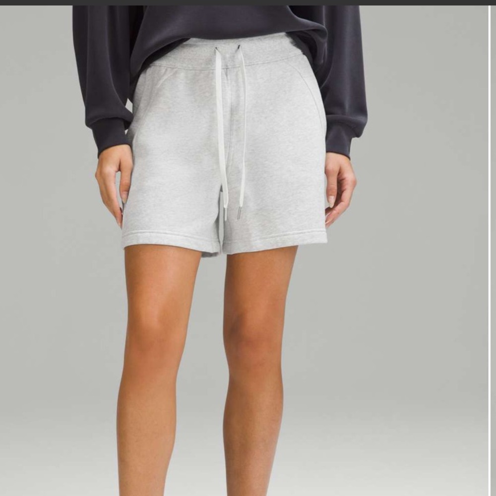 Lululemon | size 8 | scuba high rise short 5”